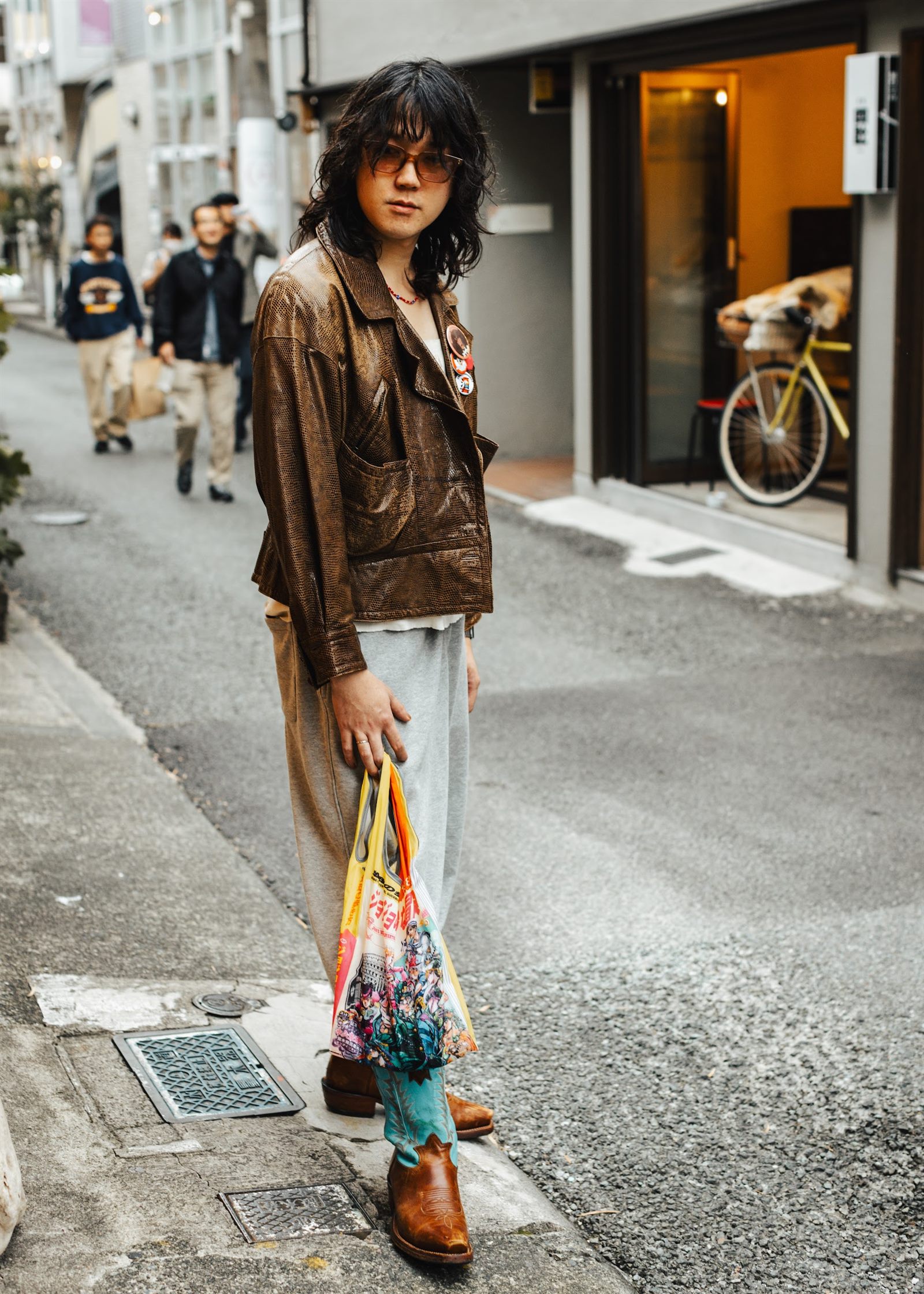 上乃裏の街を歩く人のストリートスナップ